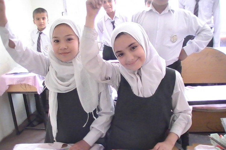 Raffle winner displays her prize kilim at the 2017 Kabultec Benefit Dinner.